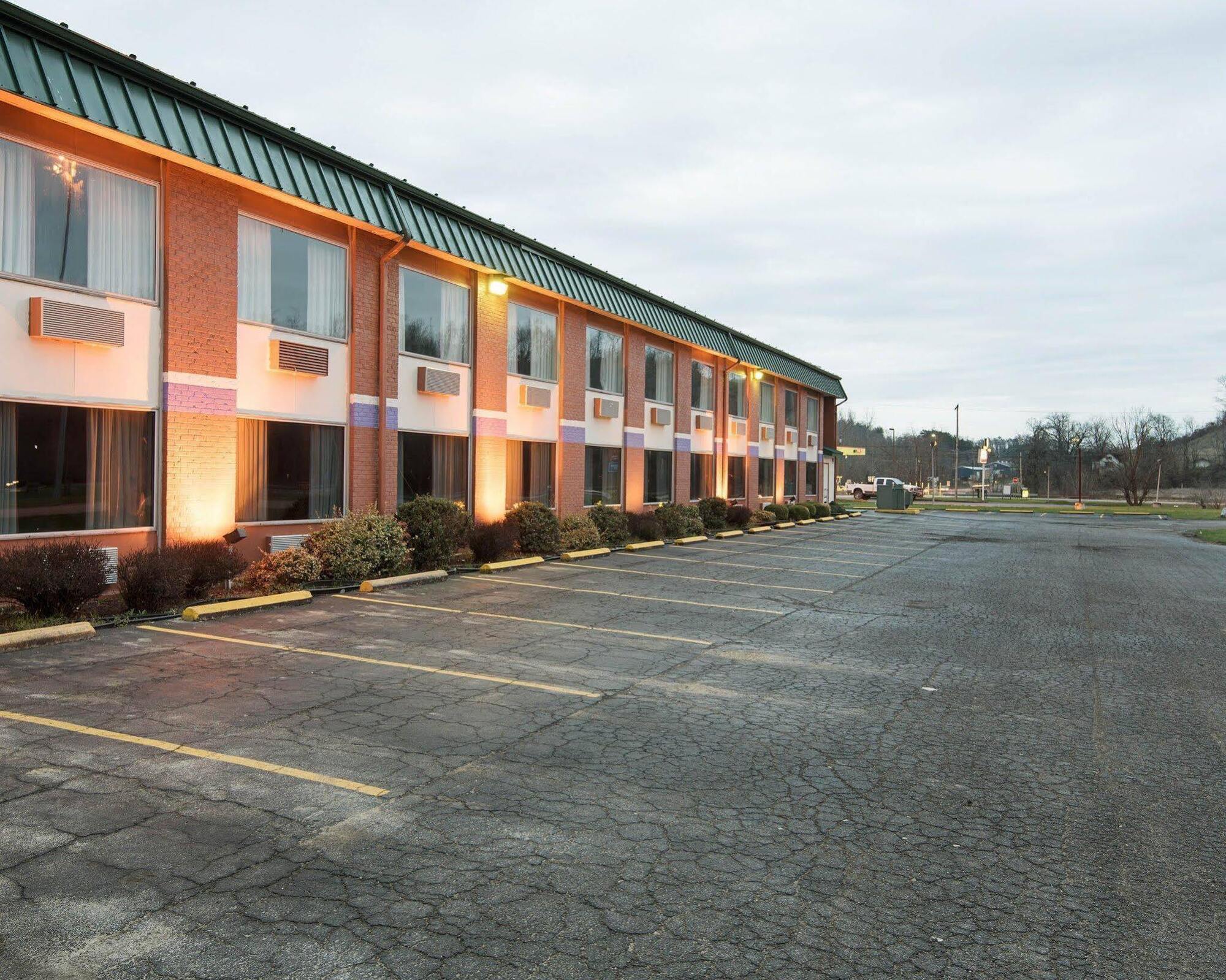 Motel 6 Williamstown, Wv المظهر الخارجي الصورة